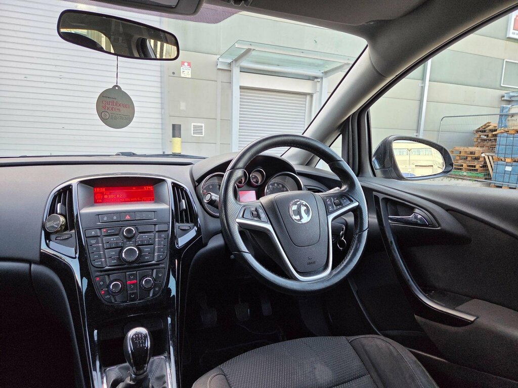 Vauxhall Astra 1.4 Limited Edition White #21