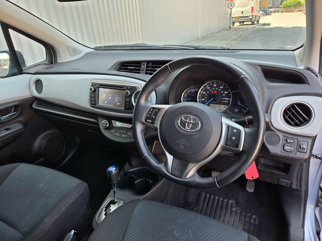 Toyota Yaris Hatchback Silver #21