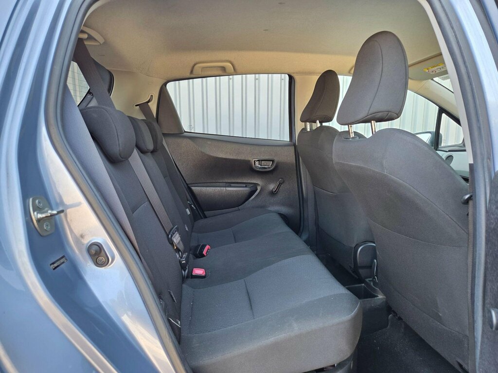 Toyota Yaris Hatchback Silver #28