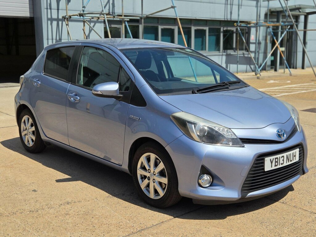 Toyota Yaris Hatchback Silver #46