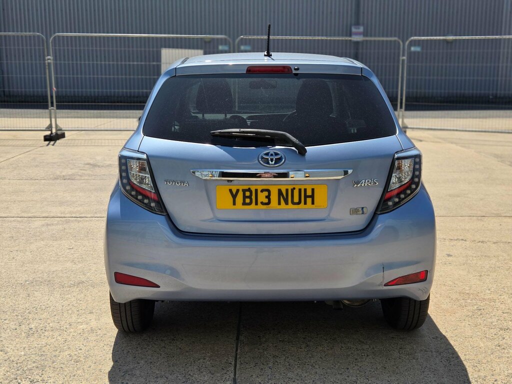 Toyota Yaris Hatchback Silver #15