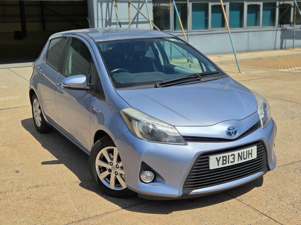 Toyota Yaris Hatchback Silver #11