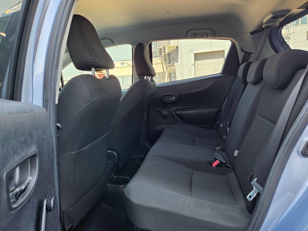 Toyota Yaris Hatchback Silver #26