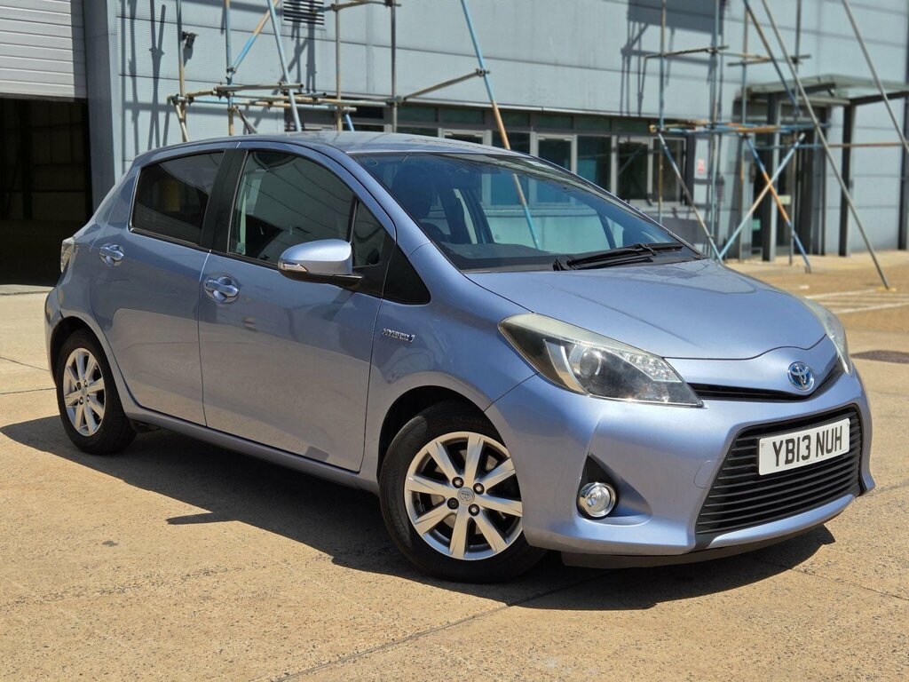 Toyota Yaris Hatchback Silver #9