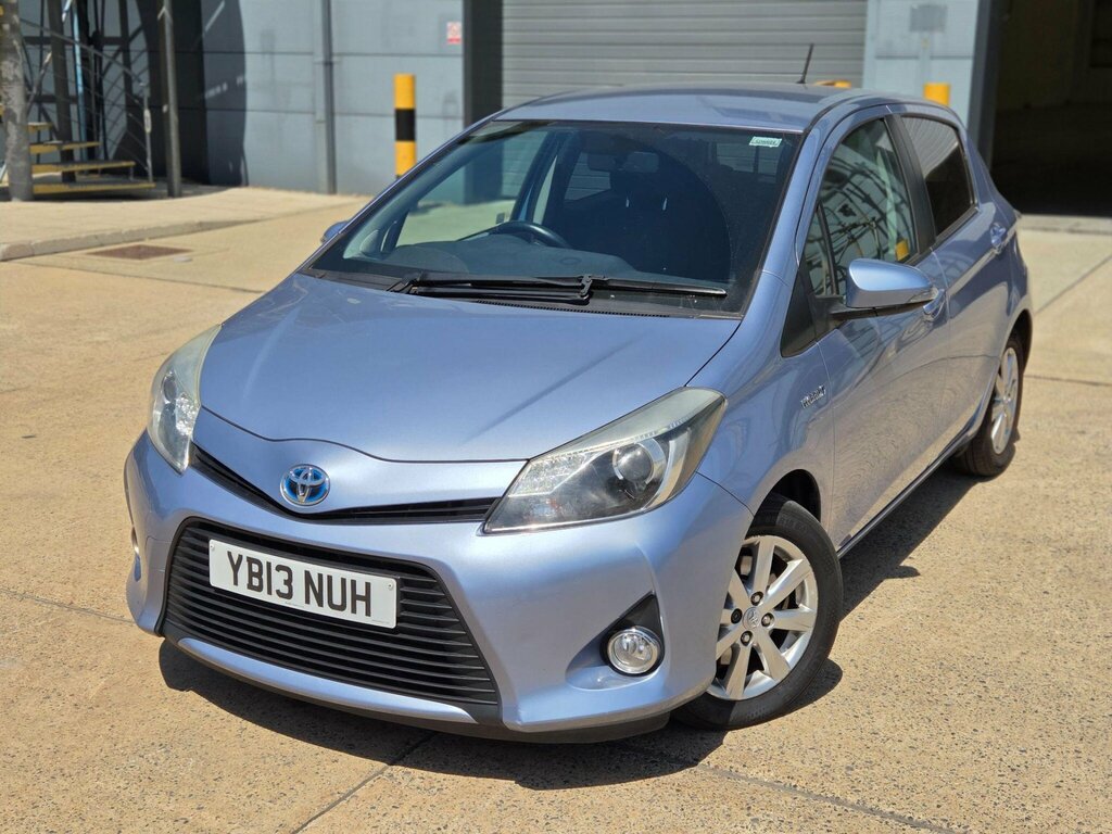 Toyota Yaris Hatchback Silver #8