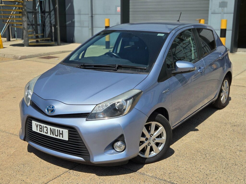 Toyota Yaris Hatchback Silver #47