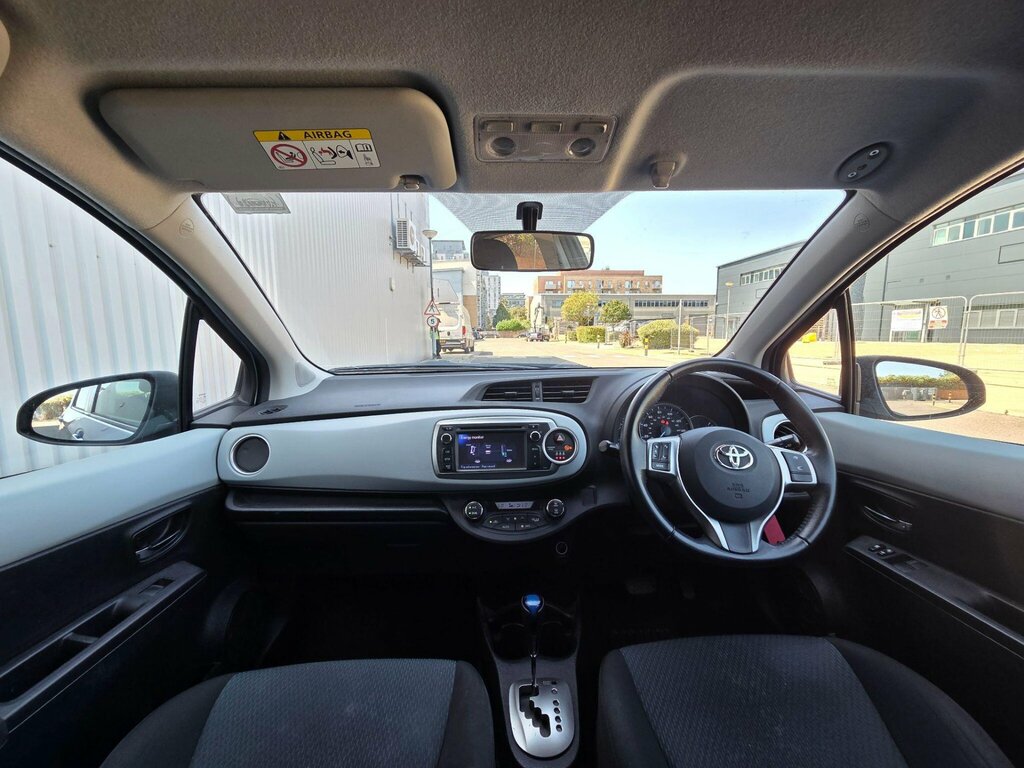 Toyota Yaris Hatchback Silver #24