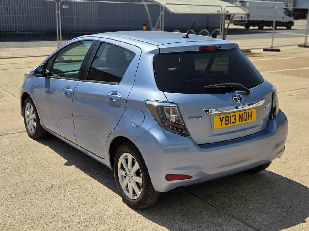 Toyota Yaris Hatchback Silver #17