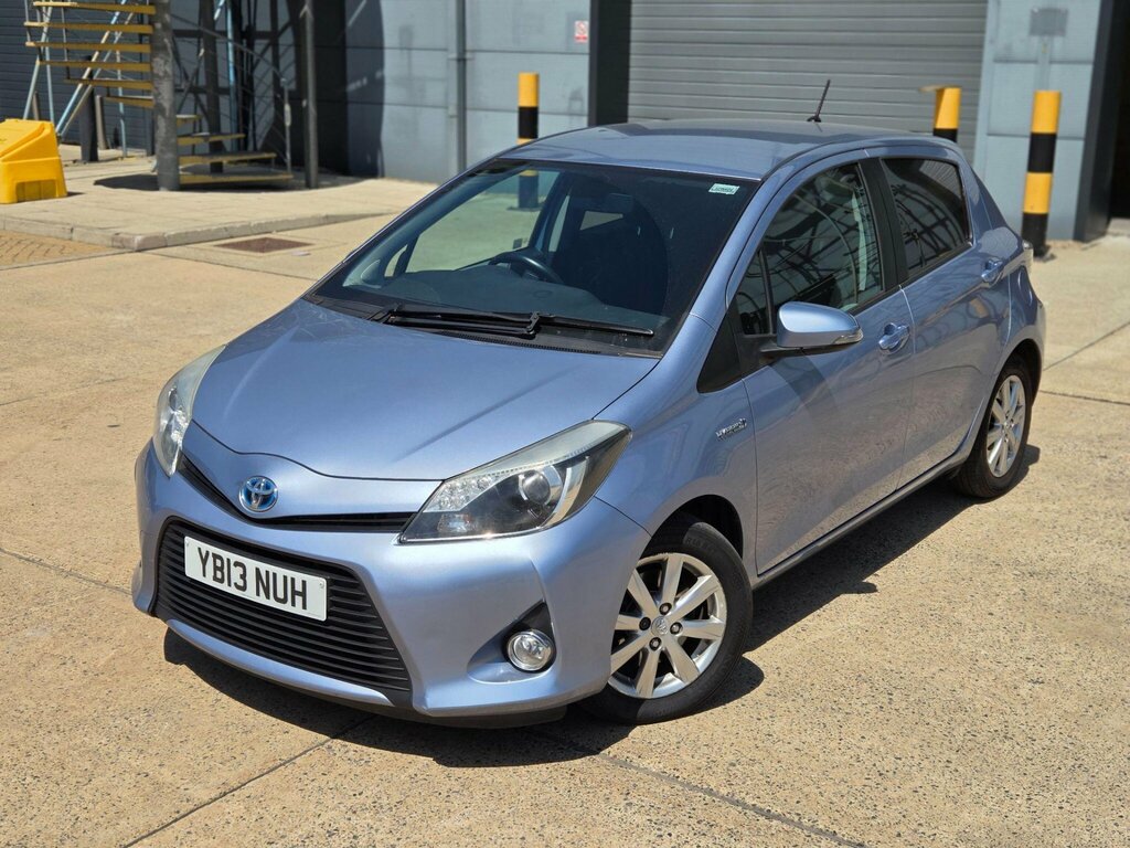 Toyota Yaris Hatchback Silver #10