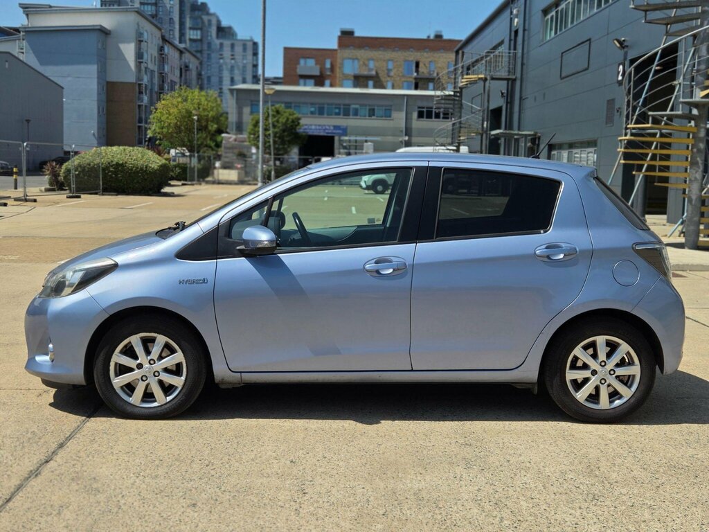 Toyota Yaris Hatchback Silver #18