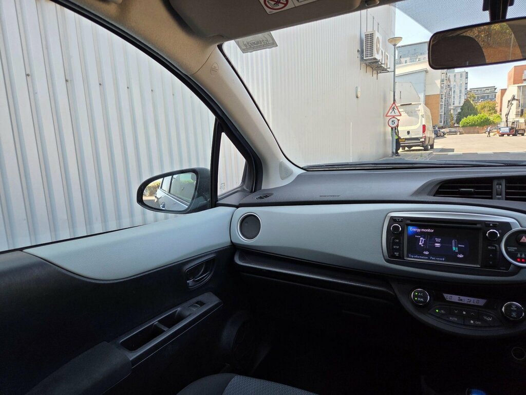 Toyota Yaris Hatchback Silver #23
