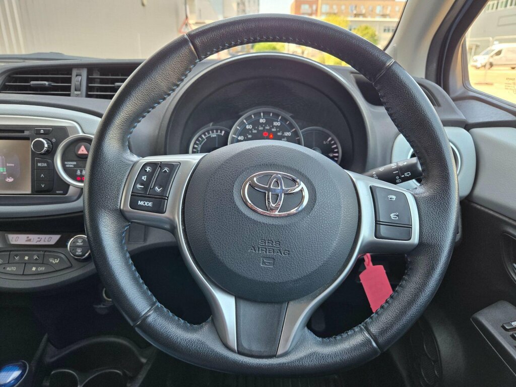 Toyota Yaris Hatchback Silver #32