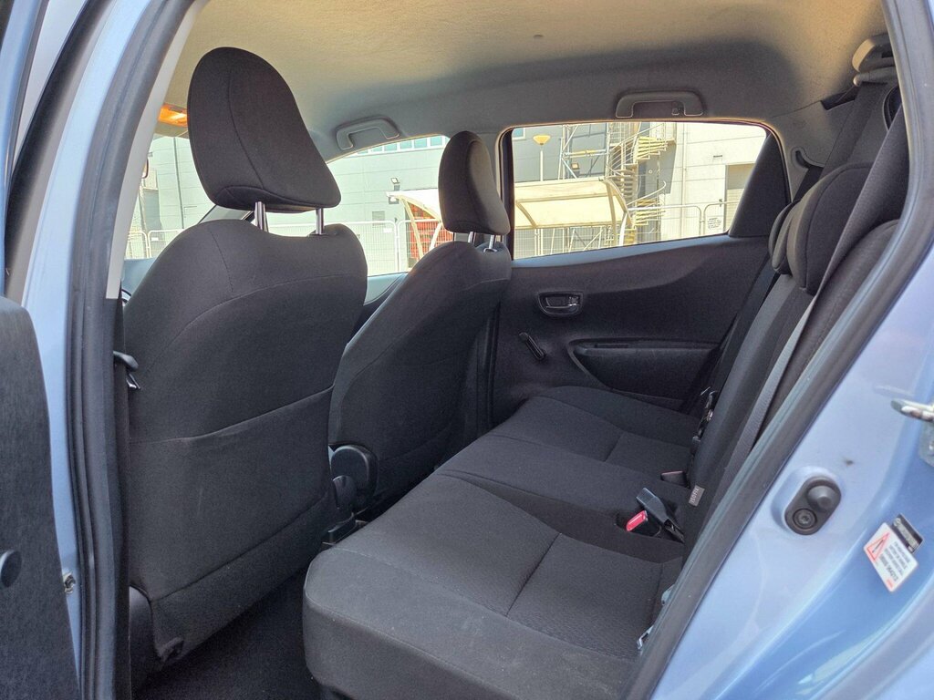 Toyota Yaris Hatchback Silver #27