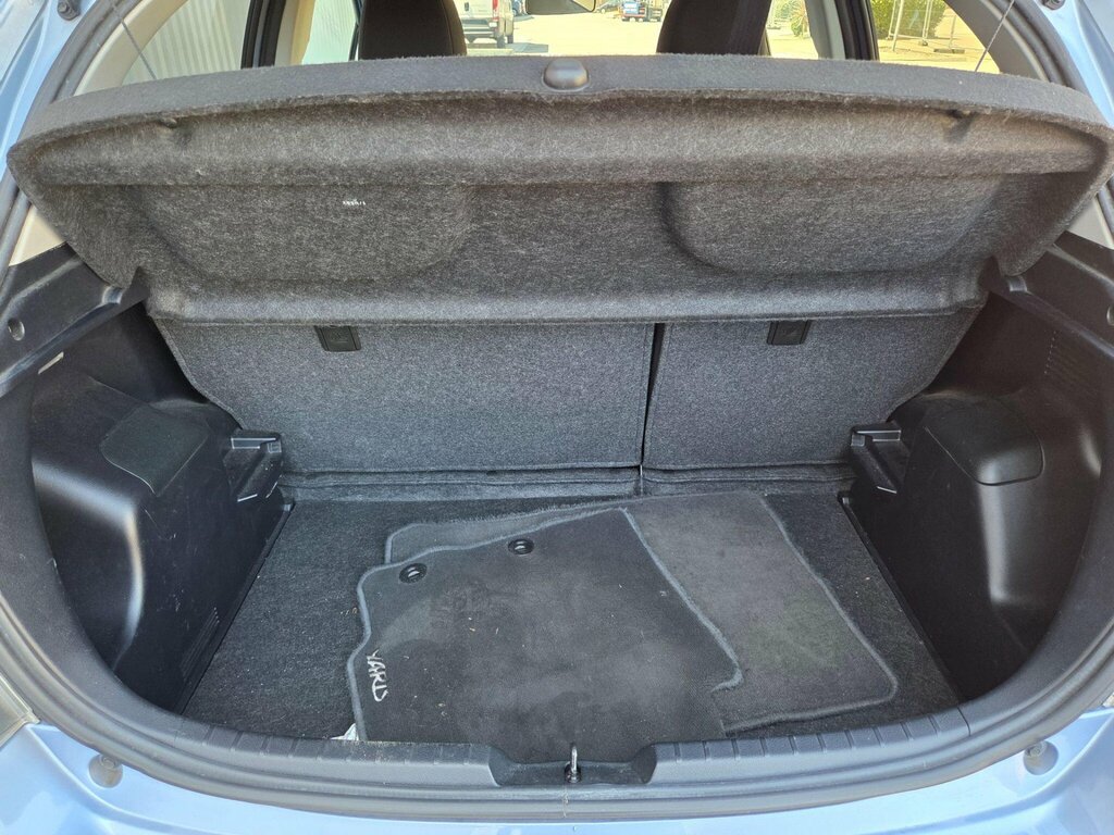 Toyota Yaris Hatchback Silver #31