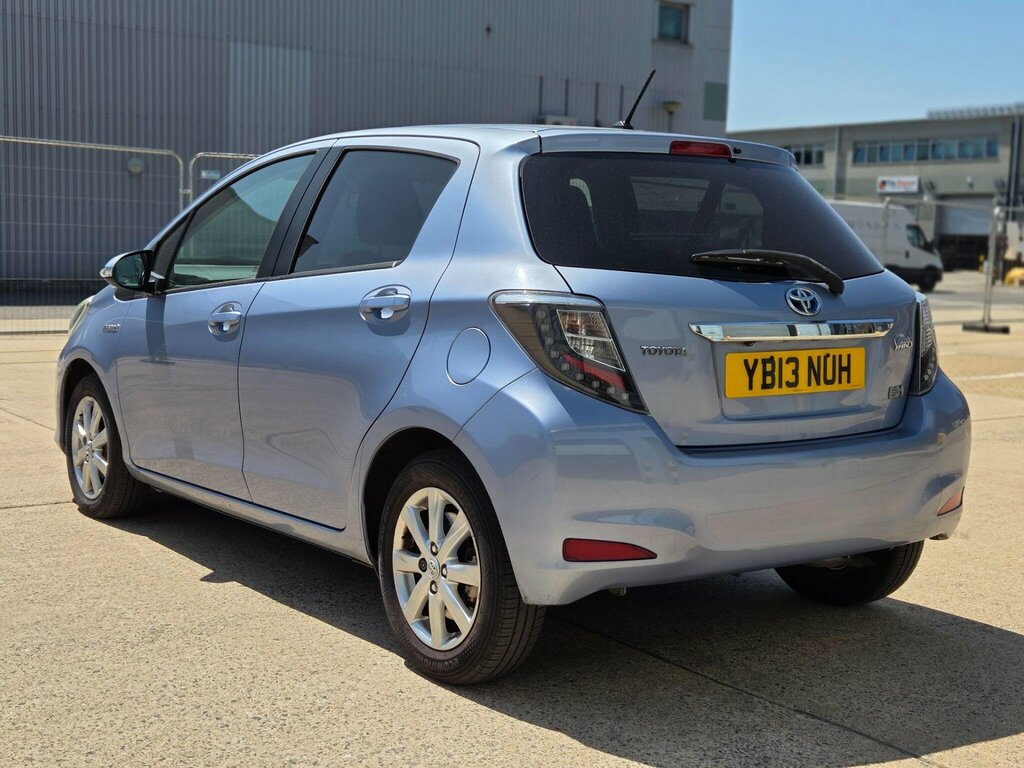Toyota Yaris Hatchback Silver #16
