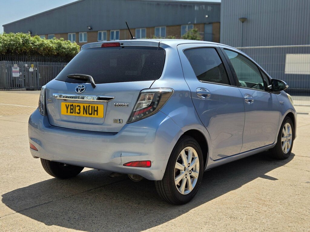 Toyota Yaris Hatchback Silver #14