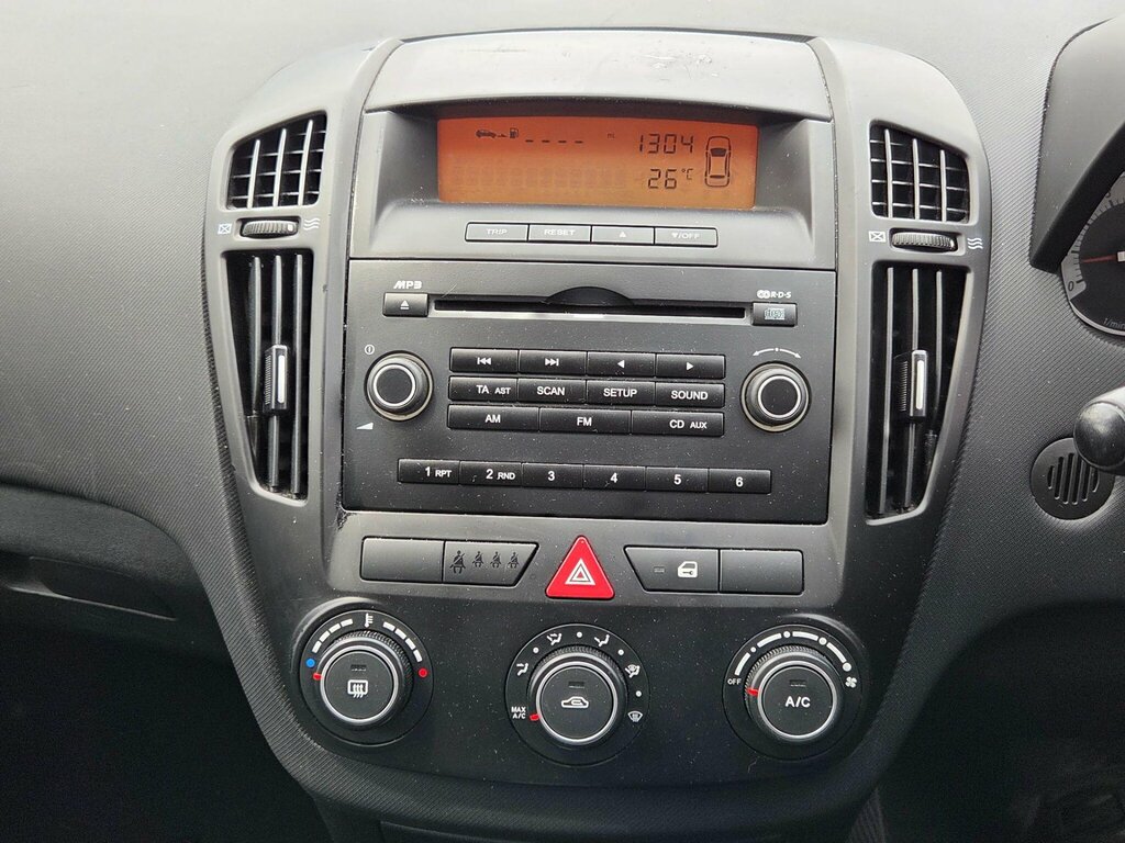 Kia Ceed 1.4 1 Hatchback Euro 4 89 Bhp Black #40