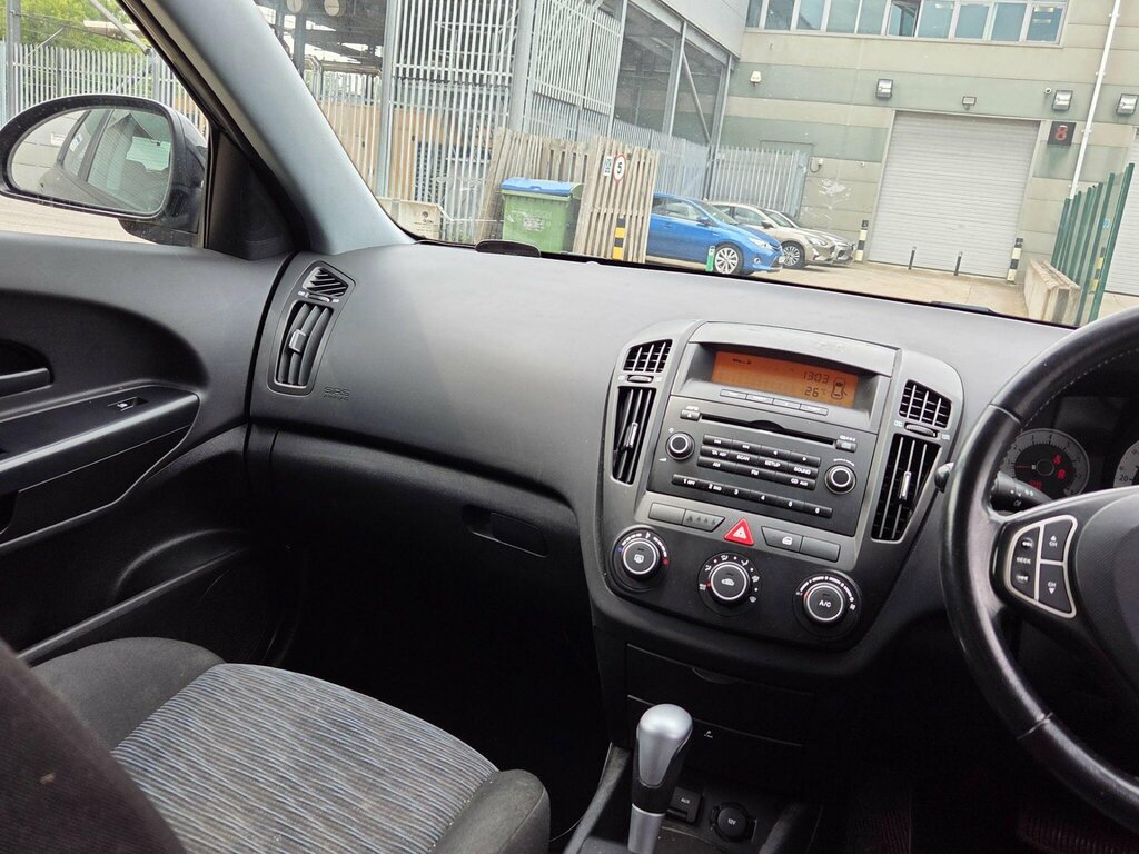 Kia Ceed 1.4 1 Hatchback Euro 4 89 Bhp Black #26