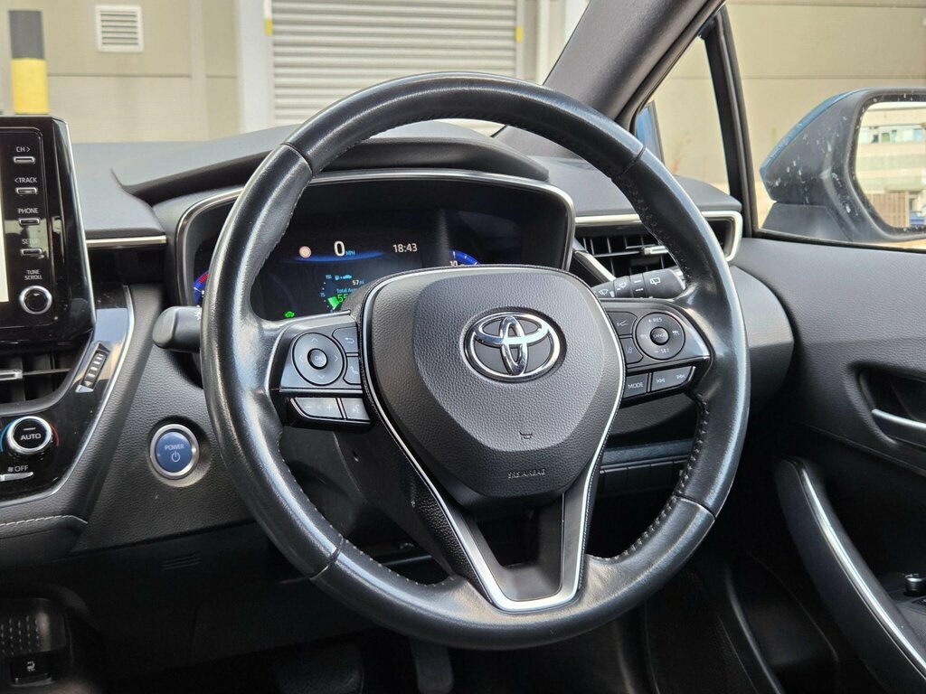 Toyota Corolla Corolla Design Hev Cvt Red #25