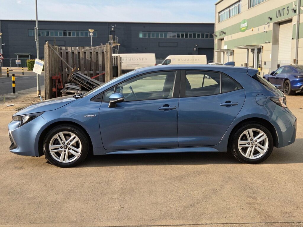 Toyota Corolla Corolla Design Hev Cvt Red #18