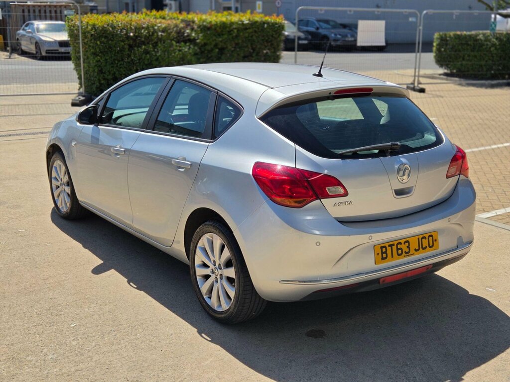 Vauxhall Astra 1.6 16V Exclusiv Euro 5 Silver #3