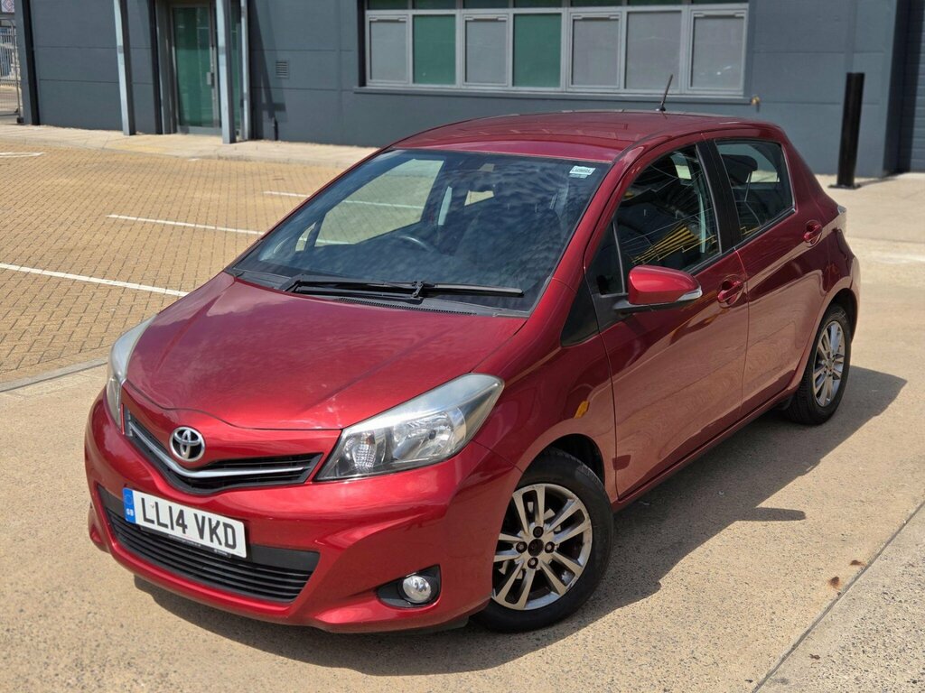 Toyota Yaris Hatchback 1.5 Red #8