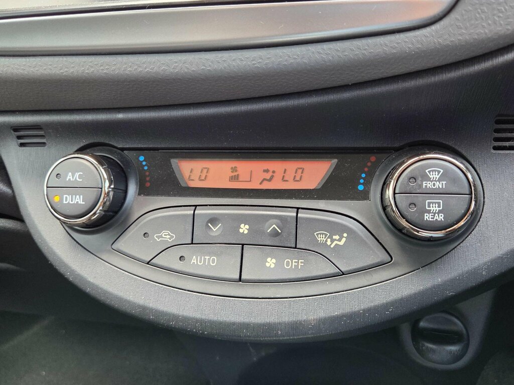 Toyota Yaris Hatchback 1.5 Red #37