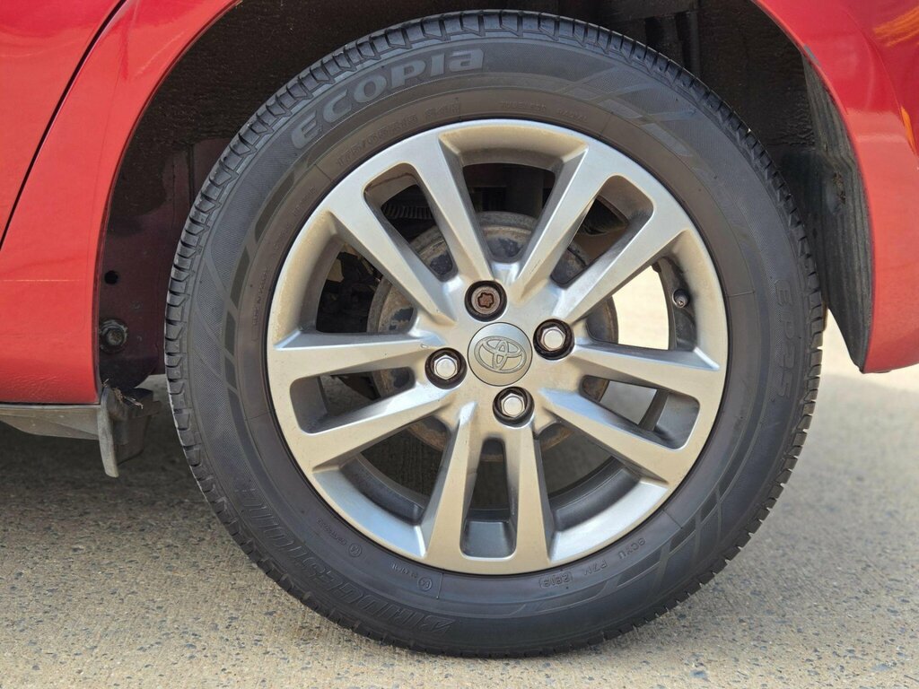 Toyota Yaris Hatchback 1.5 Red #46