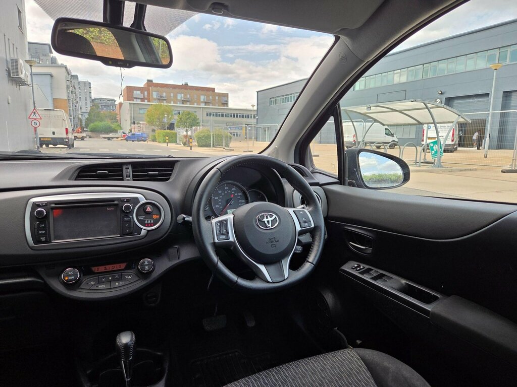 Toyota Yaris Hatchback 1.5 Red #21
