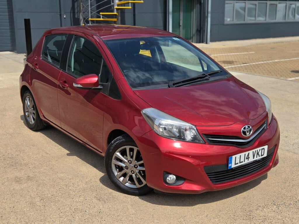 Toyota Yaris Hatchback 1.5 Red #49