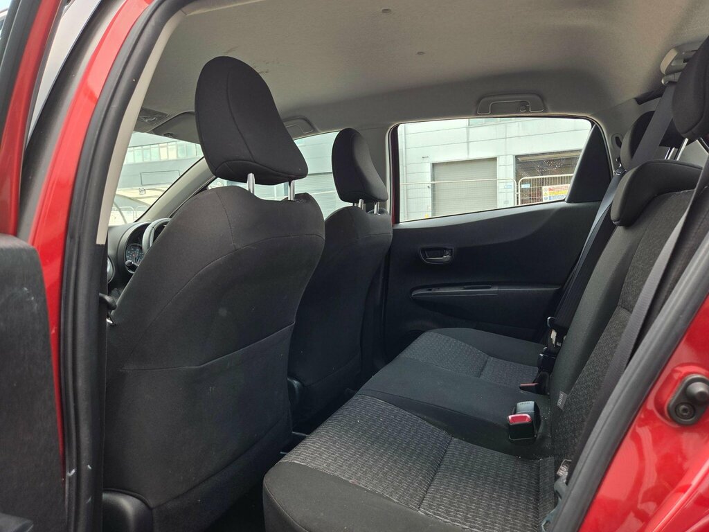 Toyota Yaris Hatchback 1.5 Red #26