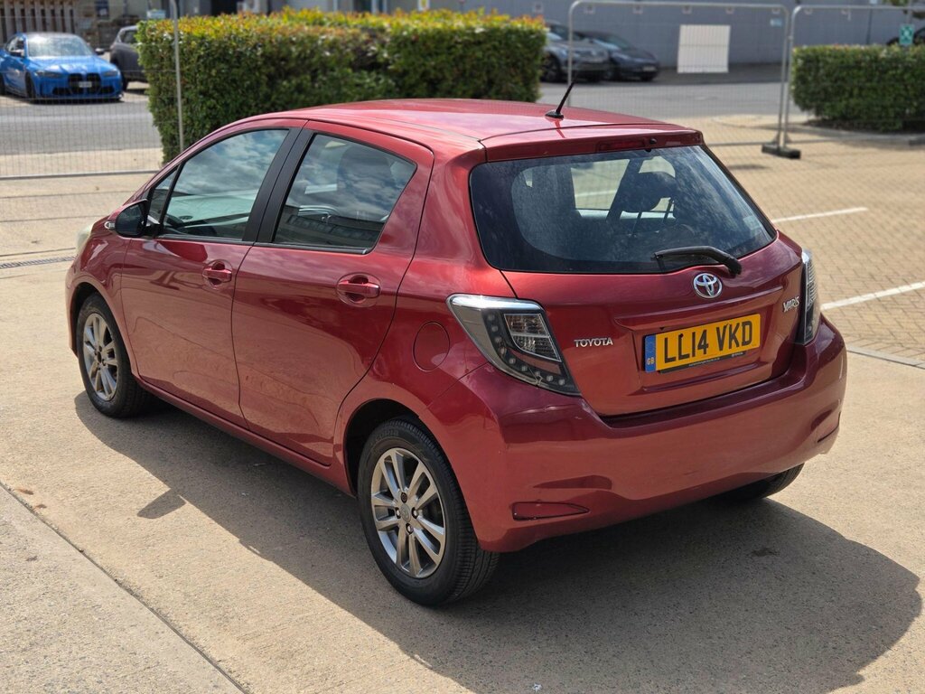 Toyota Yaris Hatchback 1.5 Red #15