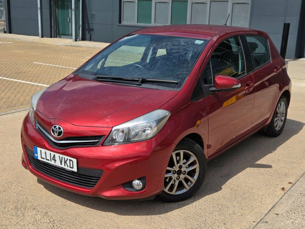 Toyota Yaris Hatchback 1.5 Red #50