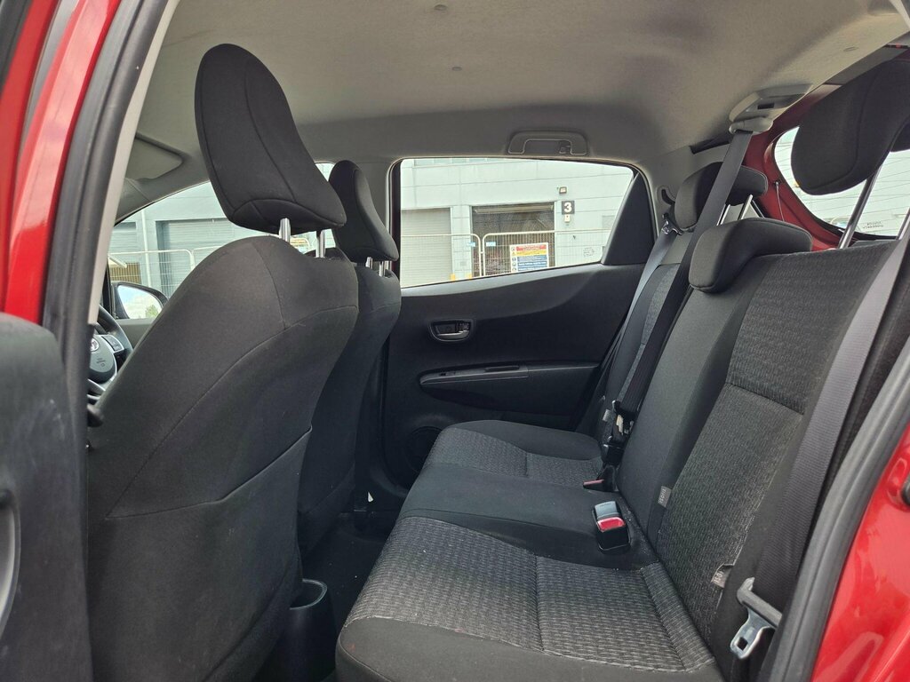 Toyota Yaris Hatchback 1.5 Red #25
