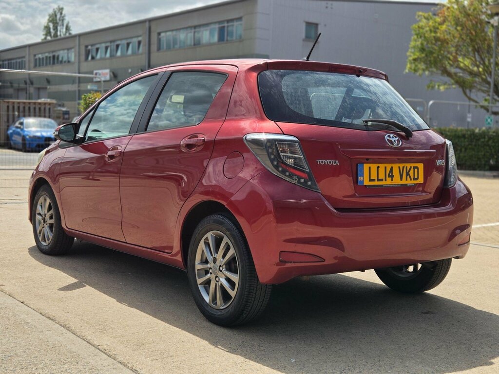 Toyota Yaris Hatchback 1.5 Red #14