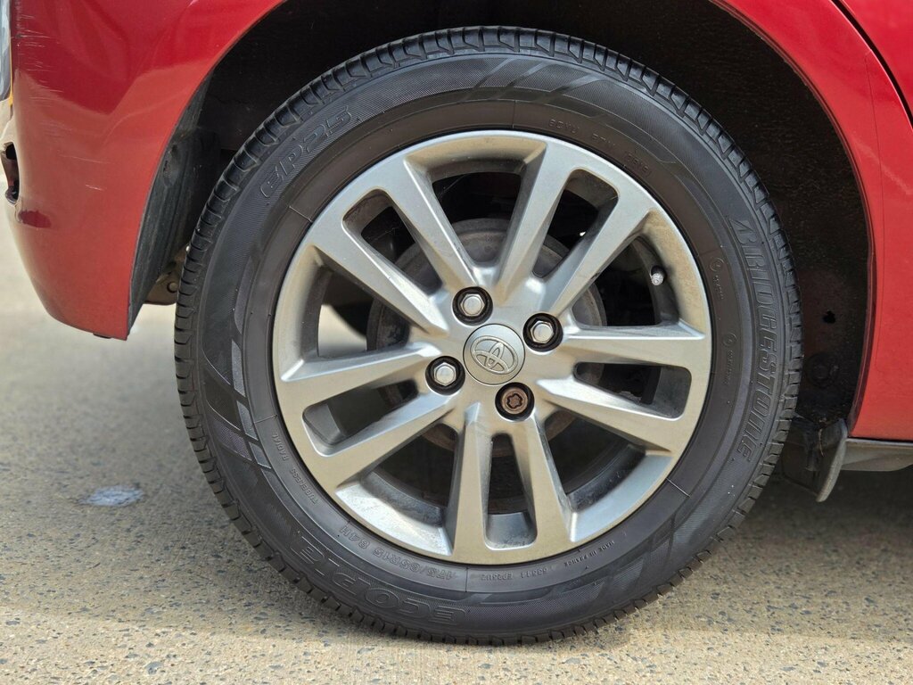 Toyota Yaris Hatchback 1.5 Red #45