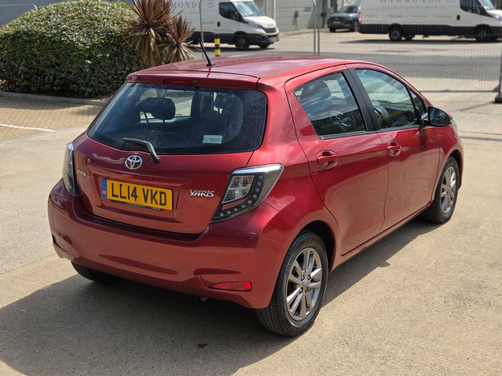 Toyota Yaris 1.33 Dual Vvt-i Icon Plus Multidrive S Euro 5 Red #3