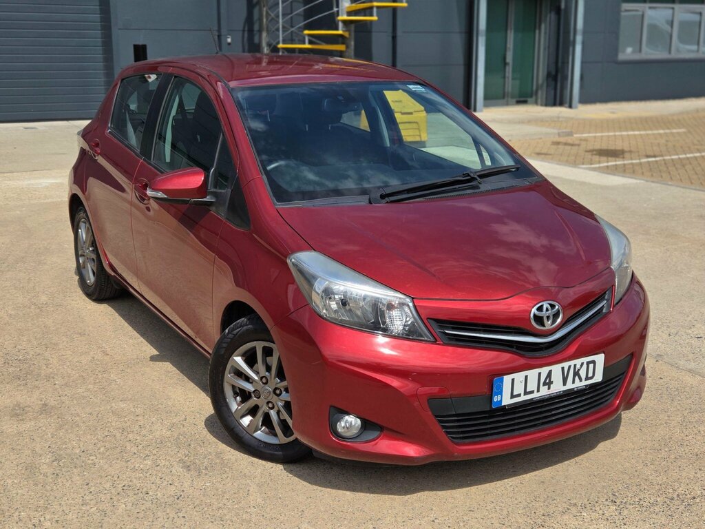 Toyota Yaris Hatchback 1.5 Red #10