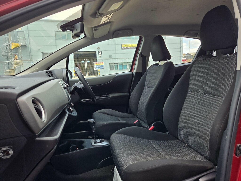 Toyota Yaris Hatchback 1.5 Red #23