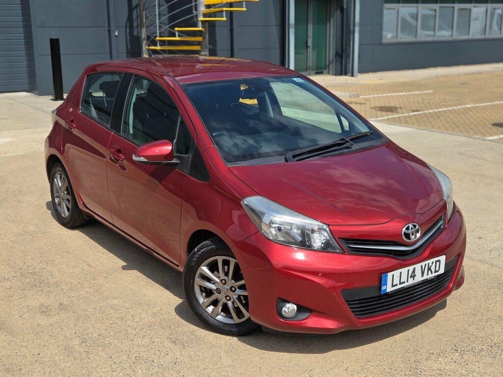Toyota Yaris Hatchback 1.5 Red #7