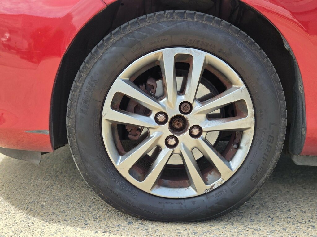 Toyota Yaris Hatchback 1.5 Red #47