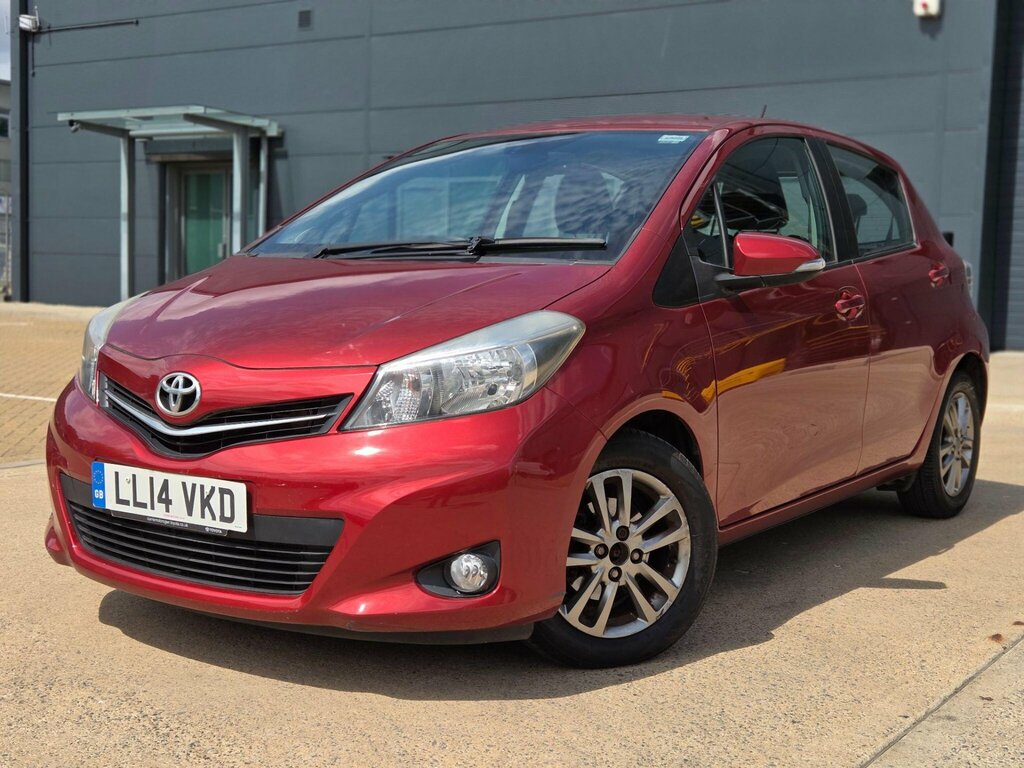Toyota Yaris Hatchback 1.5 Red #9