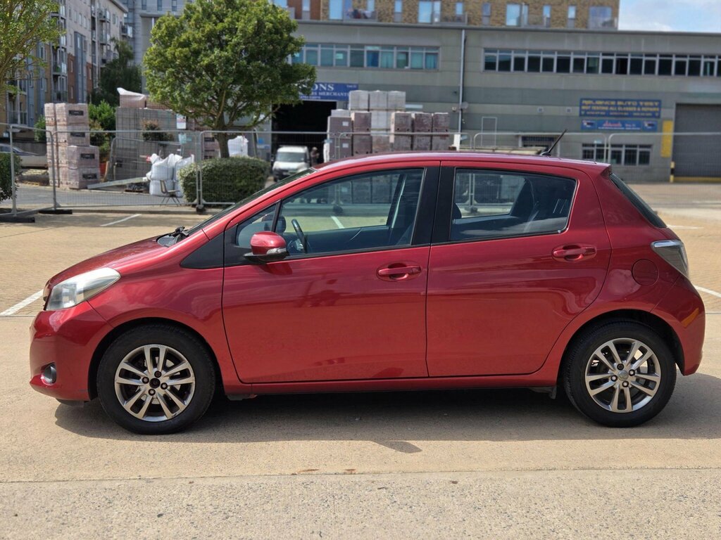 Toyota Yaris Hatchback 1.5 Red #16