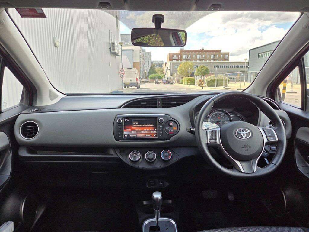 Toyota Yaris 1.33 Dual Vvt-i Icon Multidrive S Euro 6 Red #4