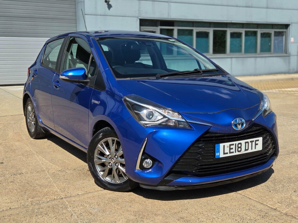 Toyota Yaris Design Red #5