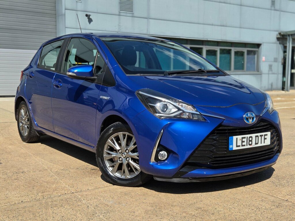 Toyota Yaris Design Red #7