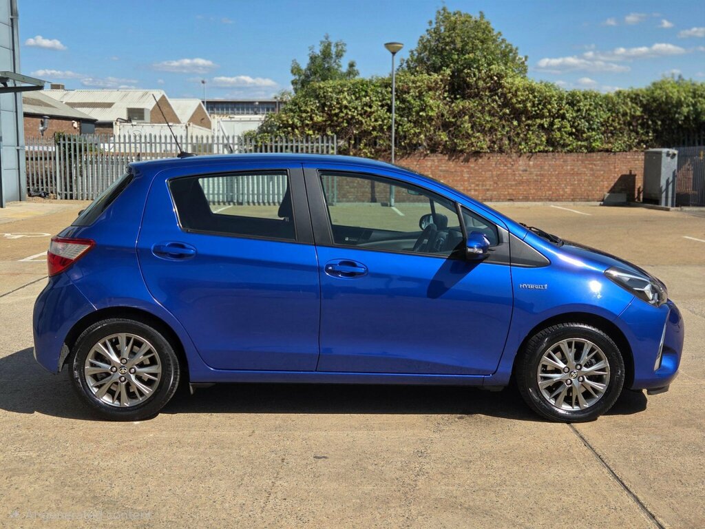 Toyota Yaris Design Red #11