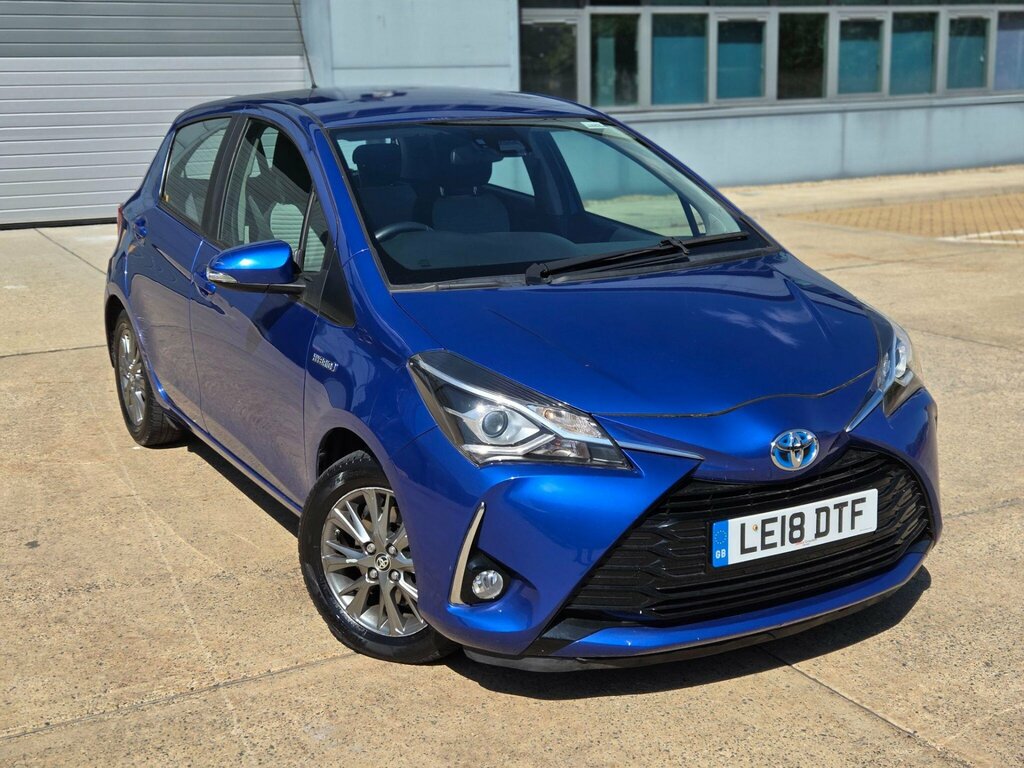 Toyota Yaris Design Red #9