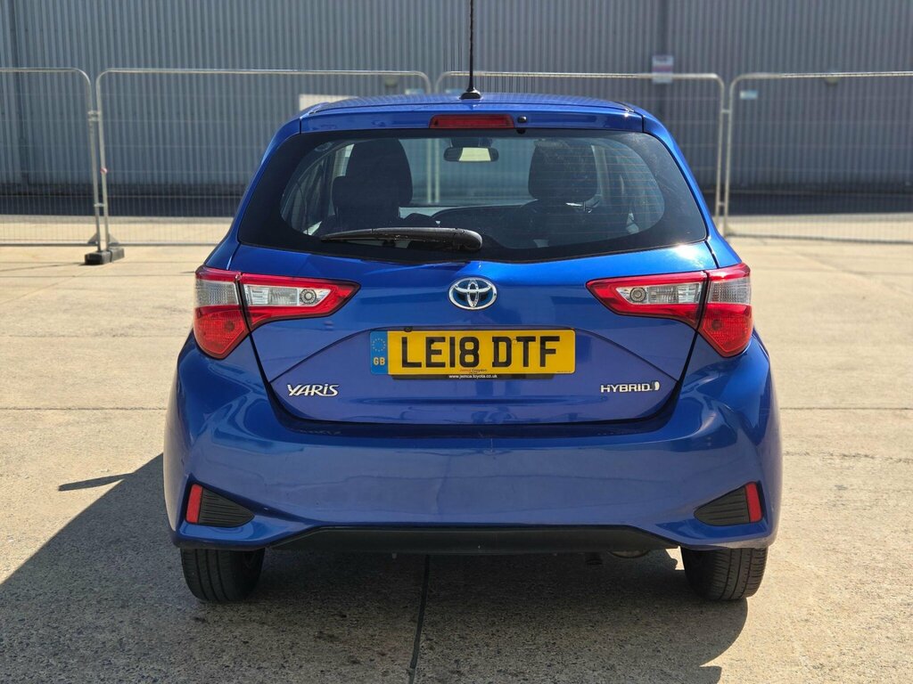 Toyota Yaris Design Red #13