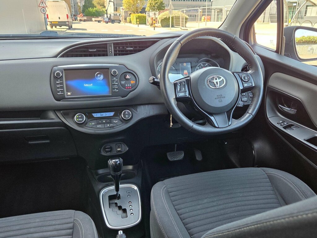 Toyota Yaris Design Red #34